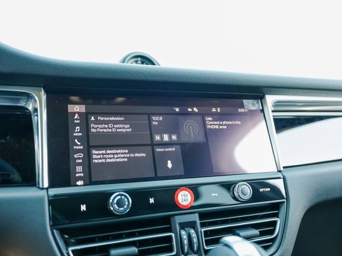 Certified 2026 Porsche Macan S image 18