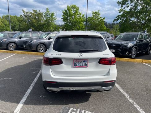 Used 2021 Mercedes-Benz GLC 300 4MATIC image 3