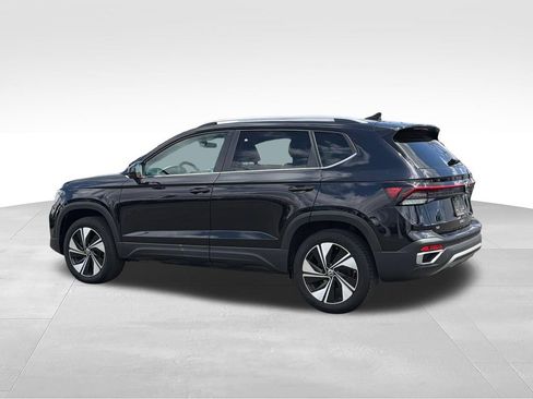 Used 2025 Volkswagen Taos SE AWD/4WD image 5