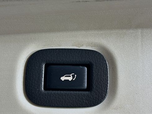 Used 2018 Nissan Rogue SV w/ Premium Package image 29