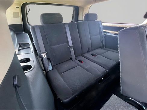 Used 2007 Chevrolet Suburban LT AWD/4WD image 25