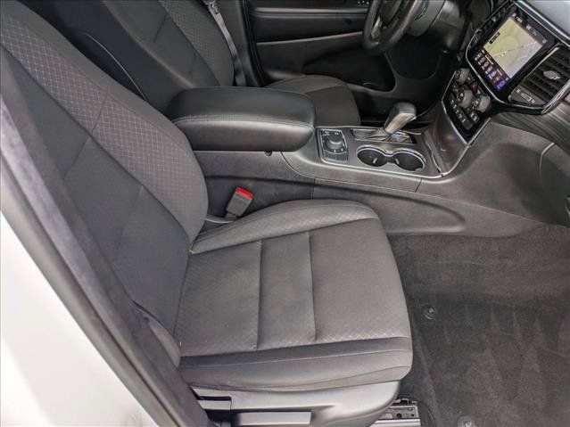 Used 2019 Jeep Grand Cherokee Laredo AWD/4WD image 21