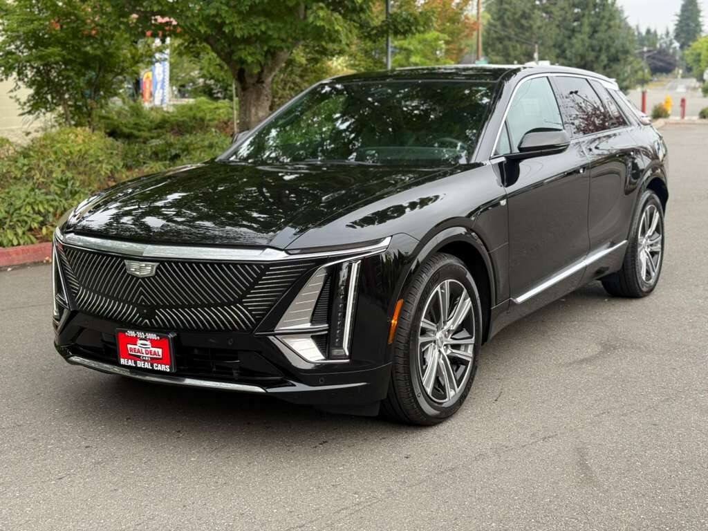 Used 2024 Cadillac Lyriq Luxury RWD image 3