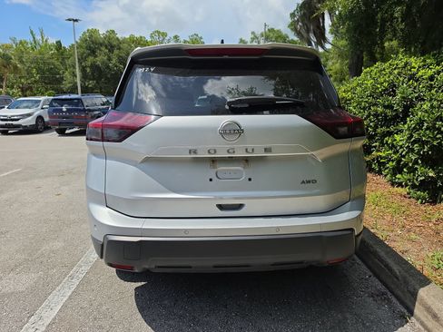 Used 2024 Nissan Rogue S AWD/4WD image 4