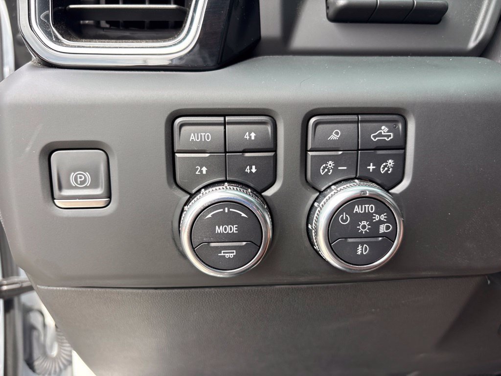 Used 2024 GMC Sierra 3500 Denali Ultimate AWD/4WD image 22