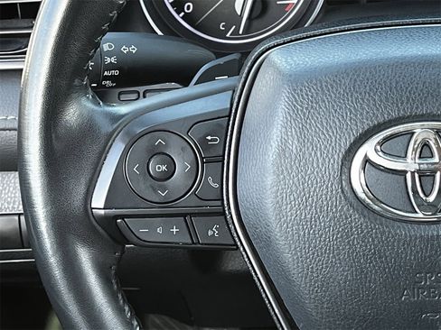 Used 2023 Toyota Camry SE image 12