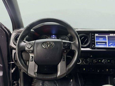 Used 2020 Toyota Tacoma TRD Off-Road w/ Technology Package AWD/4WD image 18