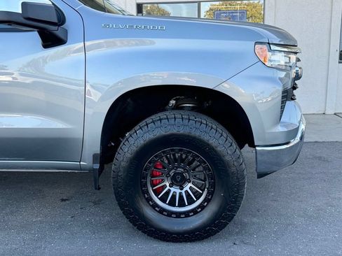 Used 2025 Chevrolet Silverado 1500 LT AWD/4WD image 2