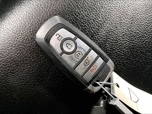 Used 2021 Ford Expedition XLT image 13