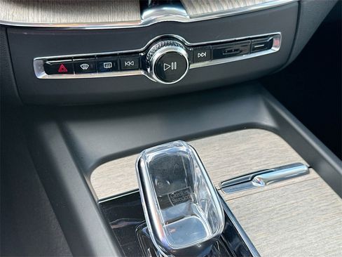 Used 2022 Volvo XC60 B6 Inscription w/ Advanced Package image 17