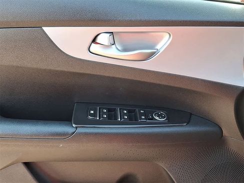 Used 2023 Kia Forte LXS image 10