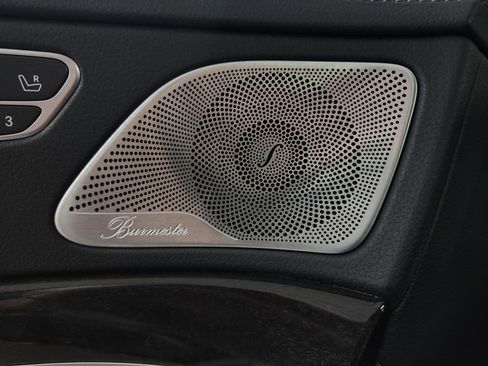 Used 2019 Mercedes-Benz S 560 4MATIC Sedan w/ Premium Package image 18