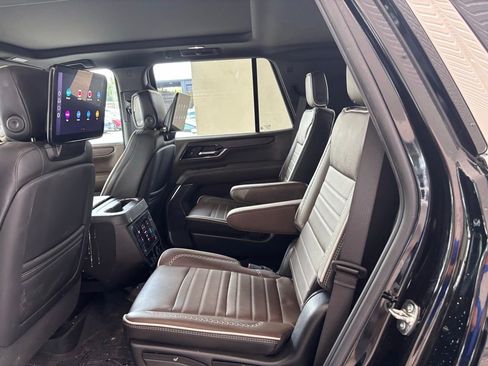 Used 2025 GMC Yukon Denali Ultimate w/ LPO, Floor Liner Package AWD/4WD image 8