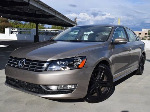Used 2015 Volkswagen Passat TDI SE image 1