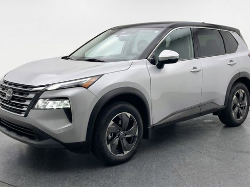 Used 2025 Nissan Rogue SV AWD/4WD image 3