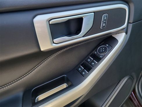 Certified 2022 Ford Explorer XLT w/ Equipment Group 202A image 17