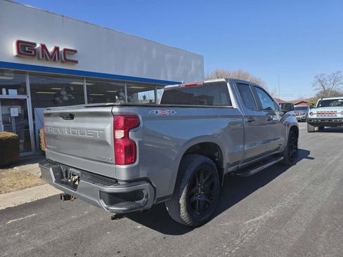 Used 2023 Chevrolet Silverado 1500 Custom image 3