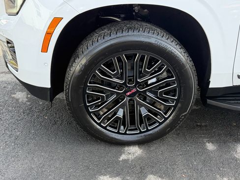 New 2026 GMC Yukon Elevation image 9