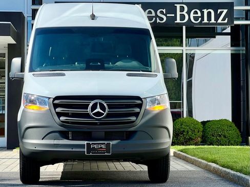 Used 2025 Mercedes-Benz Sprinter 2500 image 2
