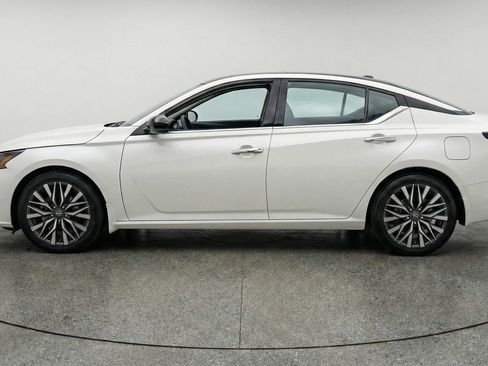 Used 2025 Nissan Altima 2.5 SV FWD image 5