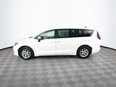 Certified 2023 Chrysler Voyager LX FWD image 6
