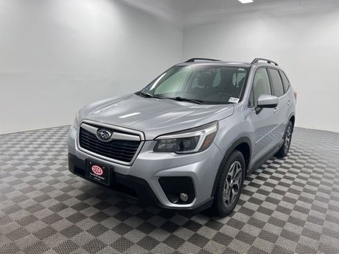 Used 2021 Subaru Forester Premium image 2