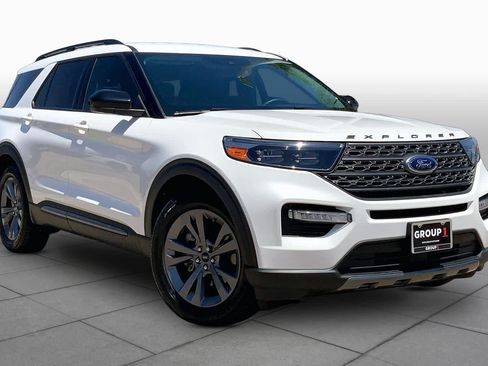 Used 2022 Ford Explorer XLT w/ Equipment Group 202A RWD image 3
