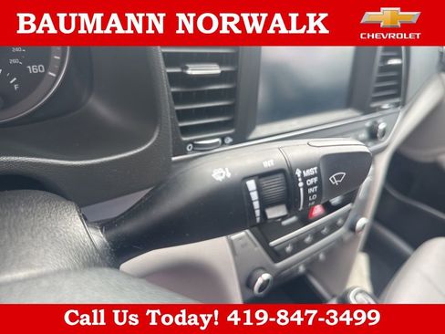 Used 2017 Hyundai Elantra SE FWD image 30