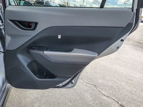 Certified 2025 Subaru Crosstrek 2.5i Sport w/ Crosstrek Mirror Package image 18