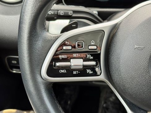 Used 2020 Mercedes-Benz GLB 250 4MATIC w/ Premium Package image 31