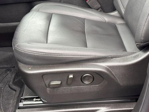 Used 2024 Chevrolet Tahoe Z71 w/ Luxury Package image 29