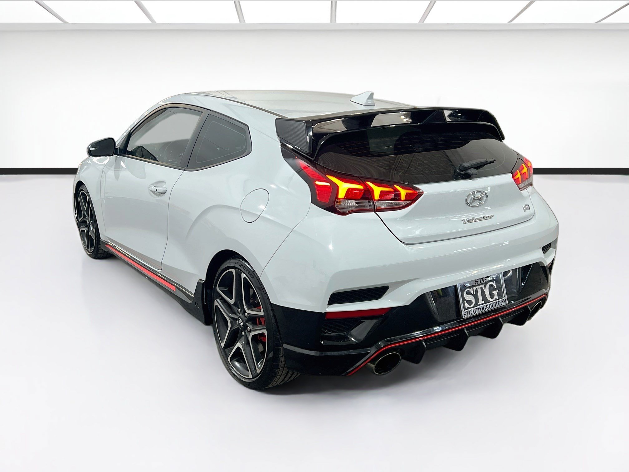 Used 2020 Hyundai Veloster N w/ Performance Package FWD image 6