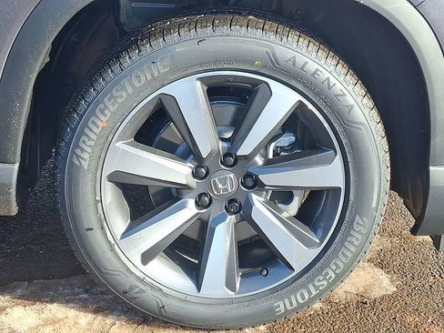 New 2025 Honda Pilot Touring image 6