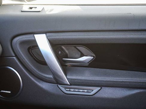 Used 2020 Land Rover Discovery Sport SE image 21