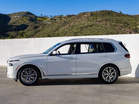 Certified 2023 BMW X7 xDrive40i w/ Climate Comfort Package image 3