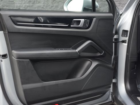 Certified 2023 Porsche Cayenne AWD/4WD image 13