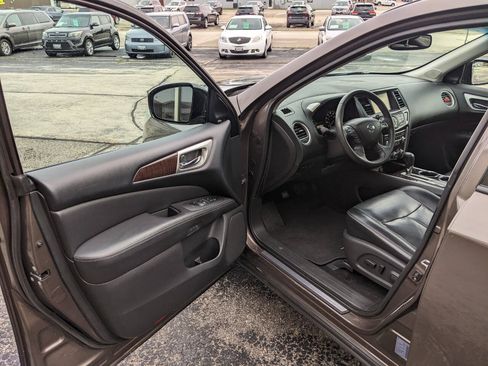 Used 2015 Nissan Pathfinder SL w/ SL Premium Package FWD image 9