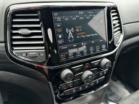Used 2022 Jeep Grand Cherokee Laredo X AWD/4WD image 21