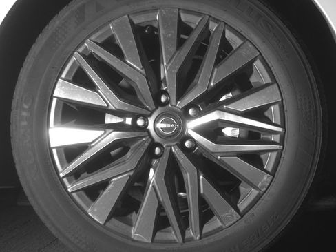 Used 2025 Nissan Altima 2.5 SV FWD image 13