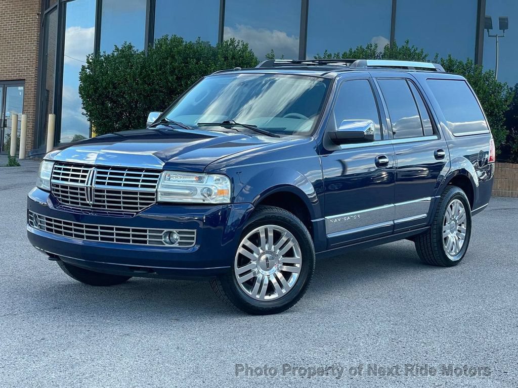 Used 2011 Lincoln Navigator 2WD image 26