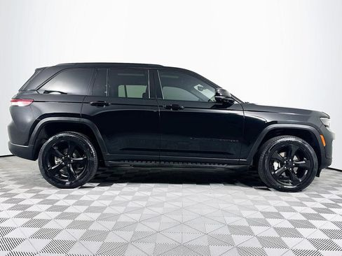 Used 2024 Jeep Grand Cherokee Limited w/ Luxury Tech Group II AWD/4WD image 27