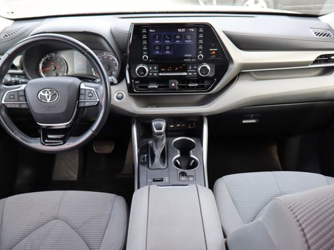 Used 2021 Toyota Highlander LE image 14