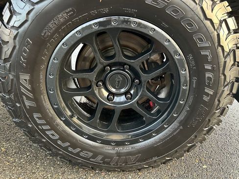 Used 2019 Chevrolet Silverado 1500 LT image 12