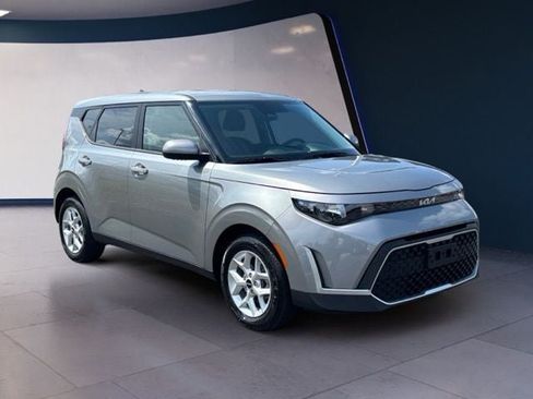Certified 2025 Kia Soul LX w/ LX Technology Package FWD image 7