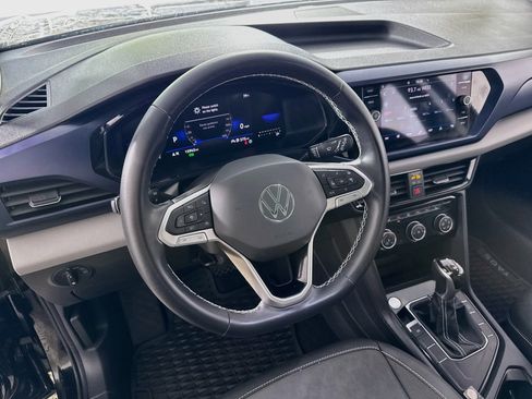 Used 2023 Volkswagen Taos SE w/ Panoramic Sunroof Package FWD image 24