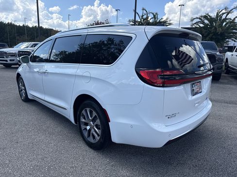 Used 2024 Chrysler Pacifica Pinnacle FWD image 5