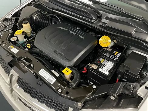 Used 2020 Dodge Grand Caravan SE FWD image 16