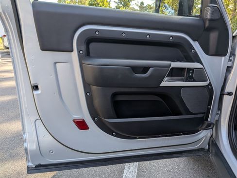 Used 2023 Land Rover Defender 90 S image 12