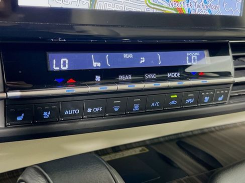 Used 2024 Toyota Sienna Limited FWD image 16
