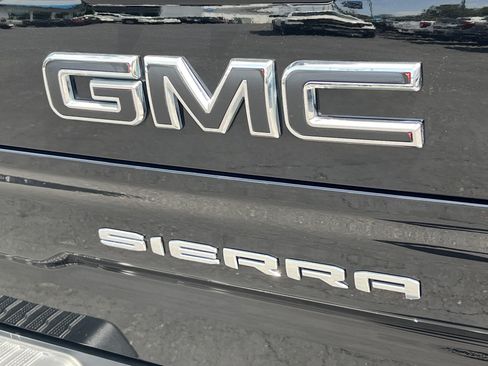 Used 2023 GMC Sierra 1500 AT4 w/ AT4 Premium Package AWD/4WD image 8